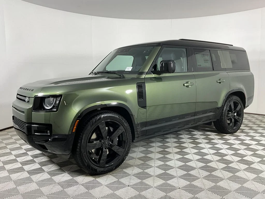 New 2026 Woolstone Green Land Rover X-Dynamic SE image 1