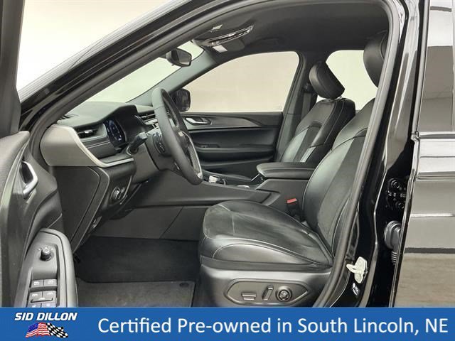 Used 2023 Diamond Black Crystal Pearlcoat Jeep Altitude image 17