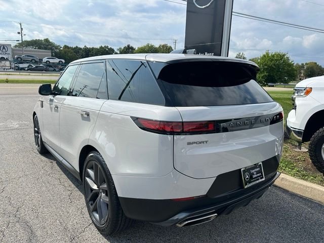 Used 2024 White Land Rover SE image 3