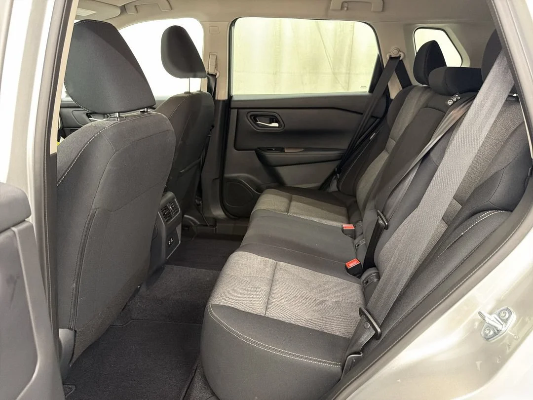 2025 Nissan Rogue SV - Photo 18