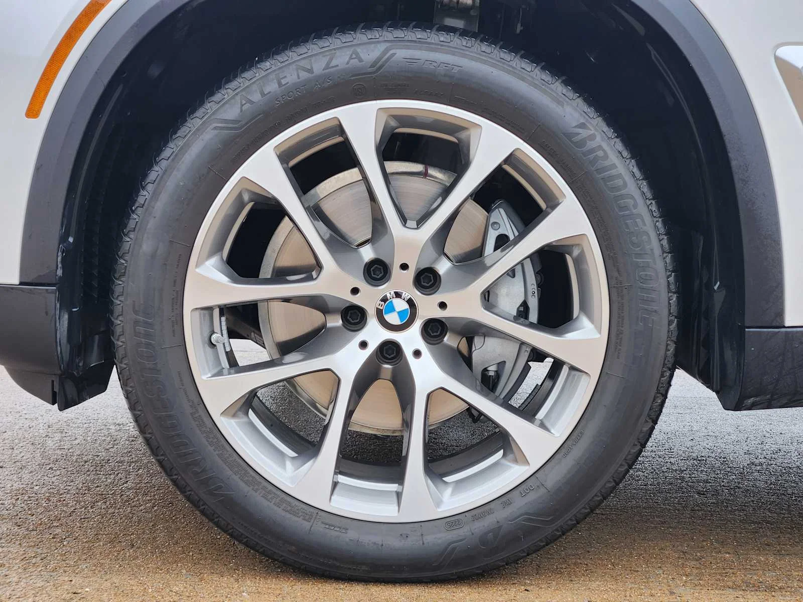Certified Used 2026 Mineral White Metallic BMW sDrive40i image 5