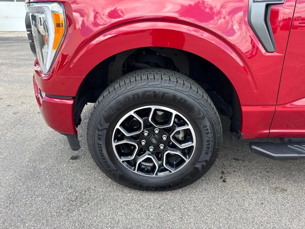 Used 2022 Rapid Red Metallic Tinted Clearcoat Ford XLT image 12