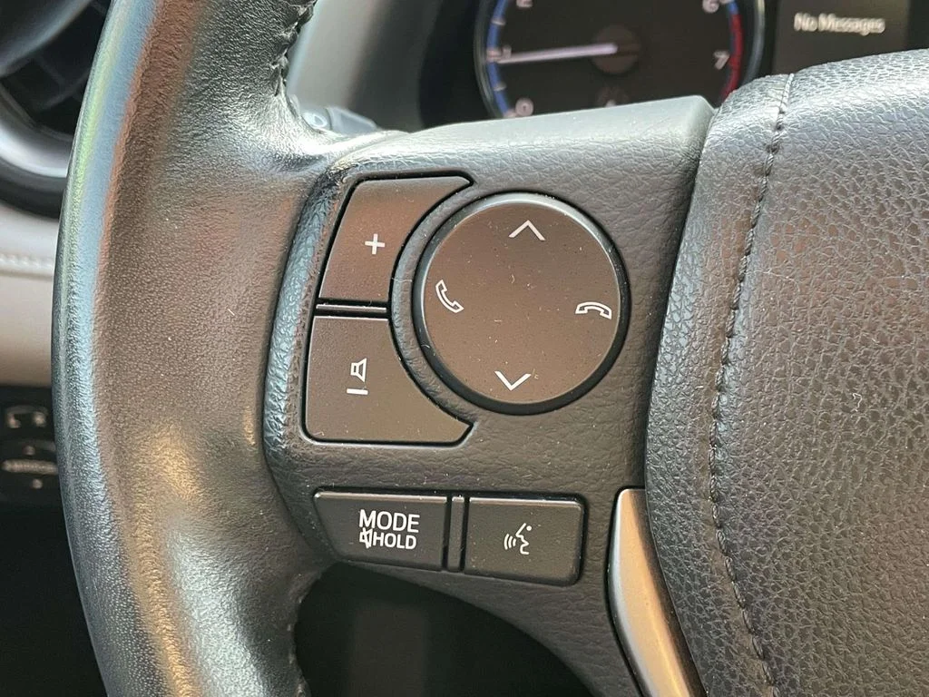 Used 2016 Silver Sky Metallic Toyota XLE image 10