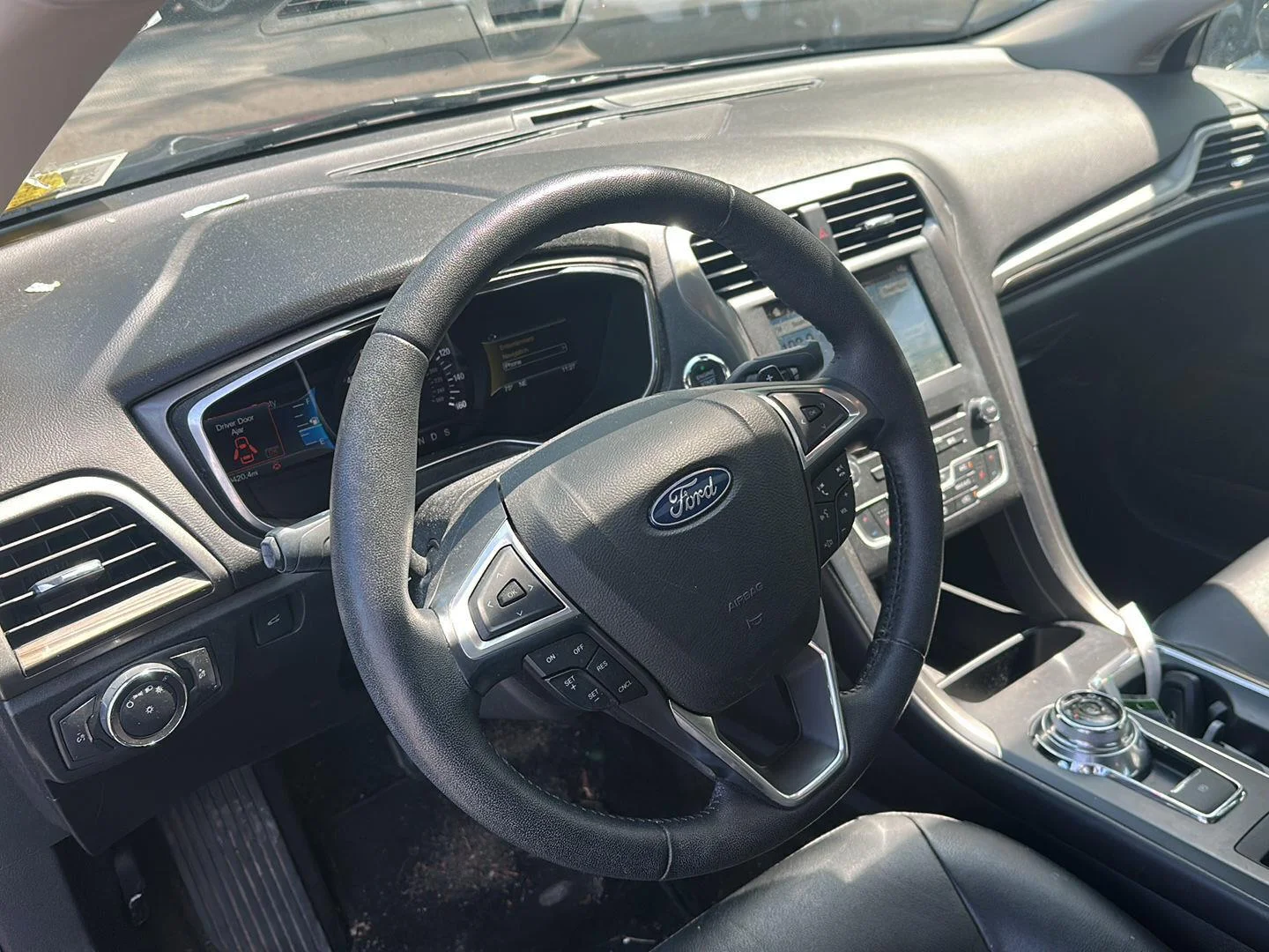 Used 2018 Magnetic Ford SE image 10