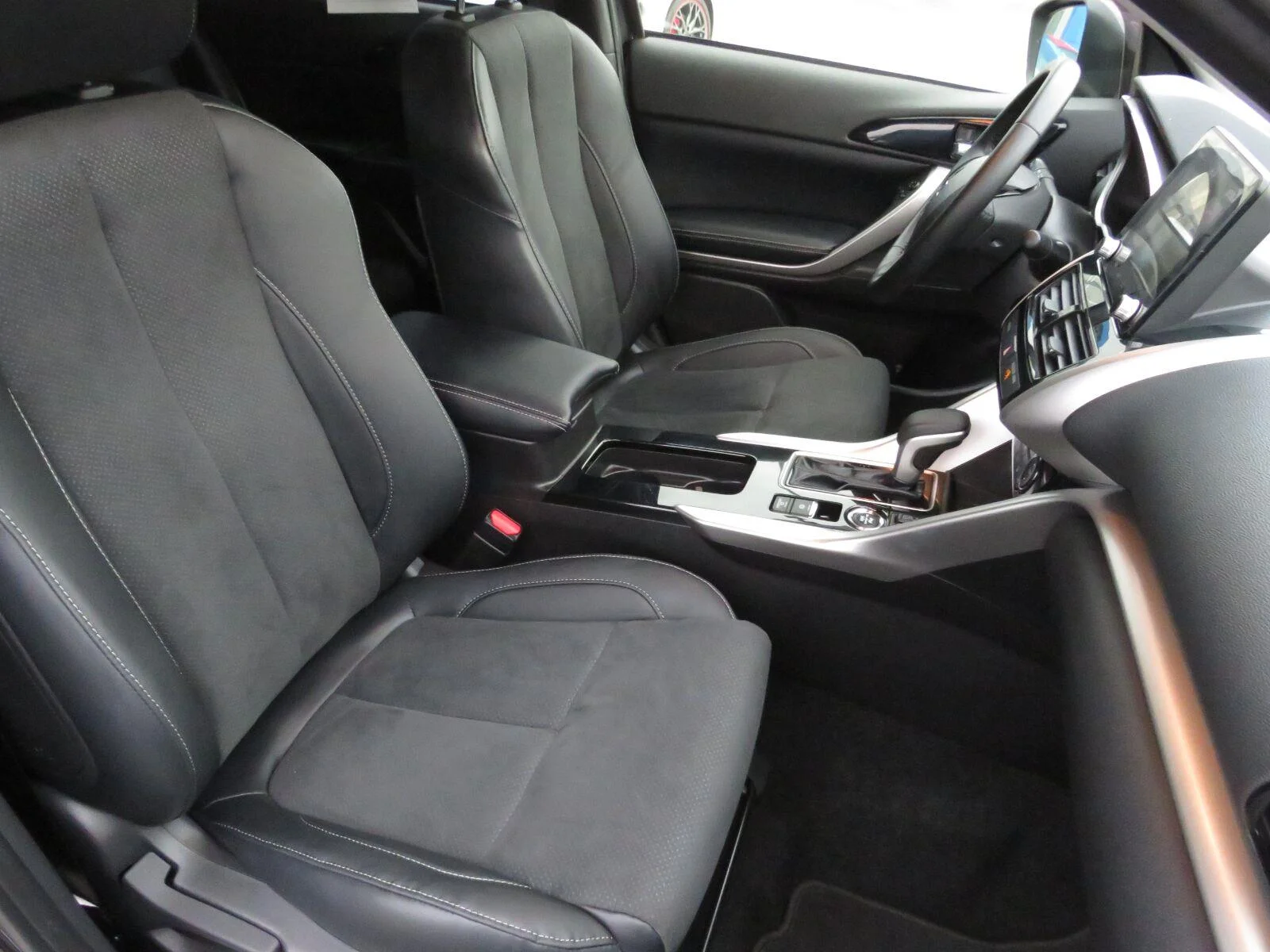 Used 2023 Black Mitsubishi SE image 20