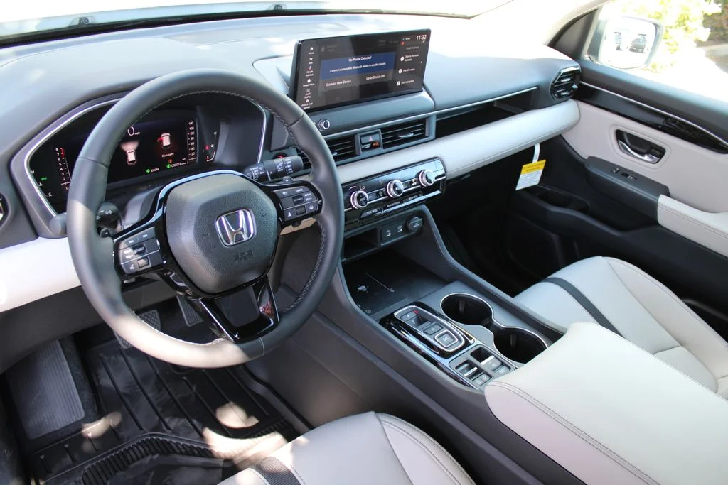 New 2026 Platinum White Pearl Honda AWD EX-L image 2