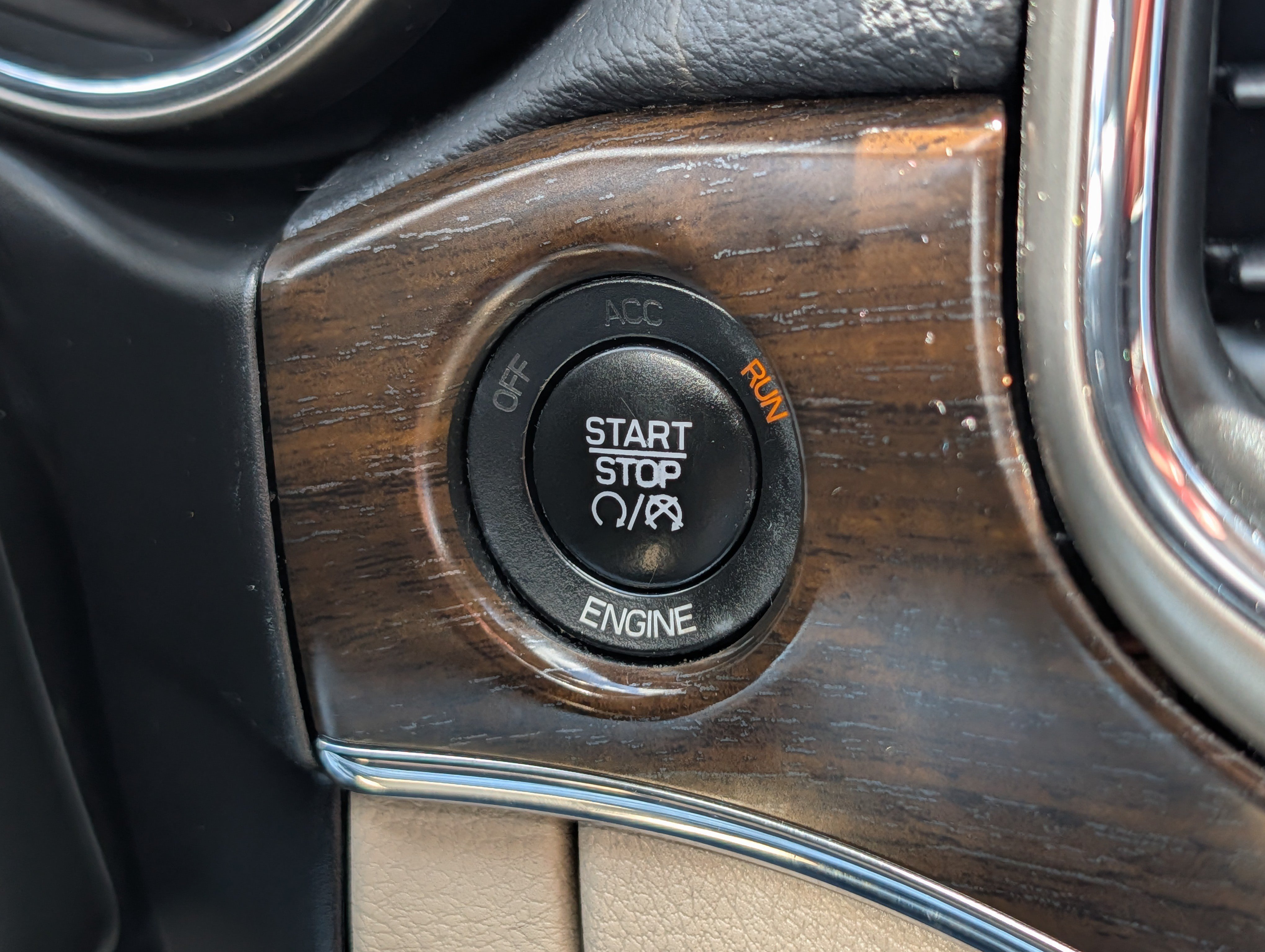 Used 2015 Brilliant Black Crystal Pearlcoat Jeep Limited image 29