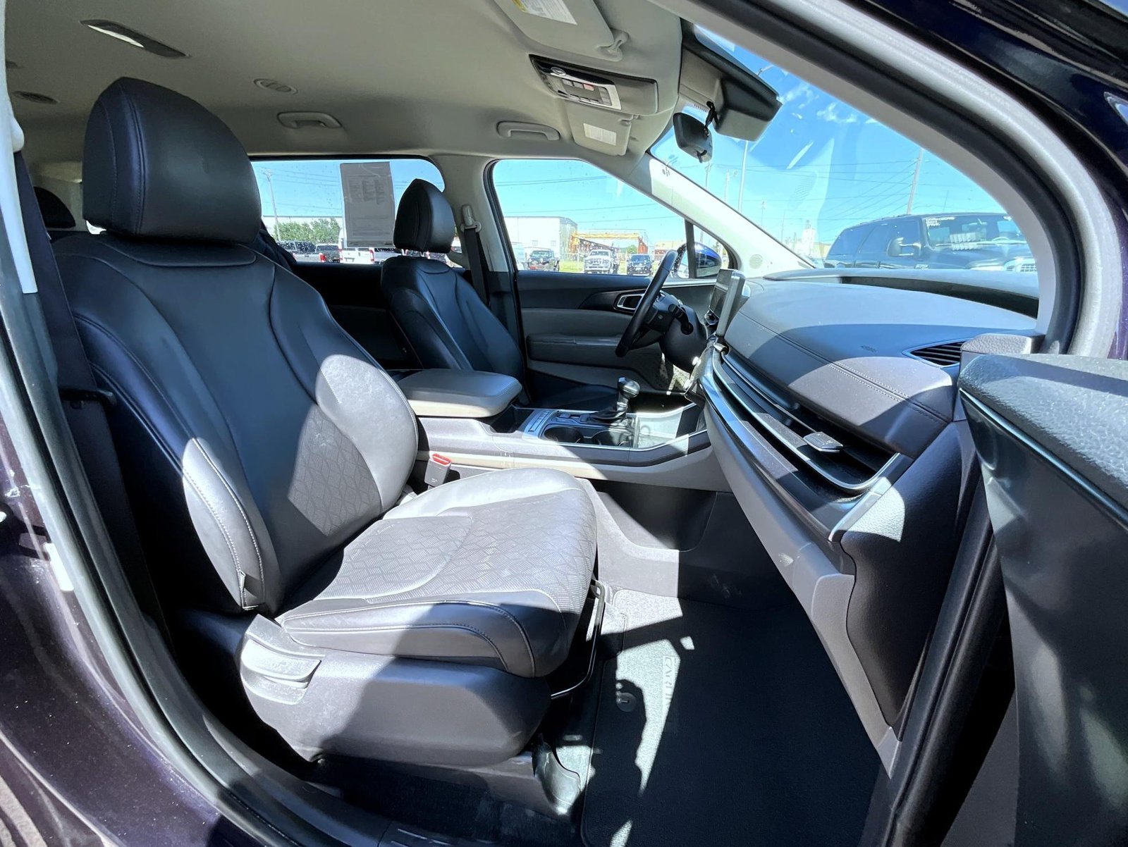 Used 2025 Blue Kia LXS image 16