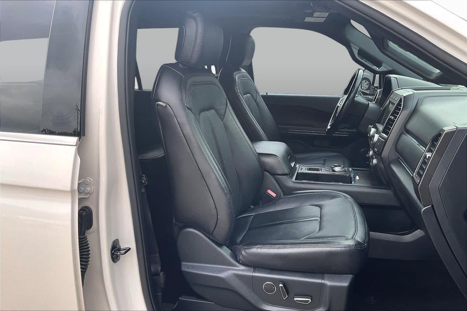 Used 2019 White Platinum Metallic Tri-Coat Ford Limited image 9