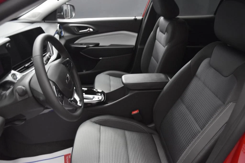 2026 Chevrolet Trax LT - Photo 15
