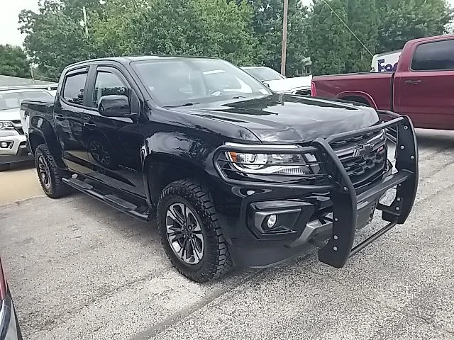 Used 2022 Black Chevrolet Z71 image 2