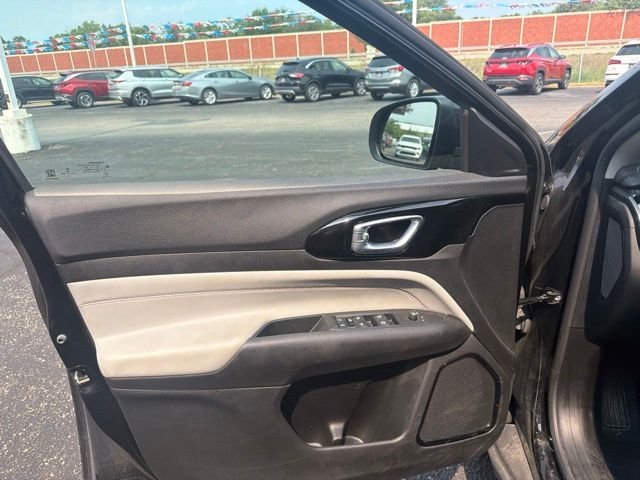 Certified Used 2022 Diamond Black Jeep Limited image 12