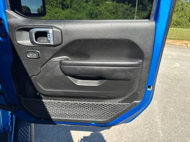 Used 2021 Blue Jeep Rubicon image 9