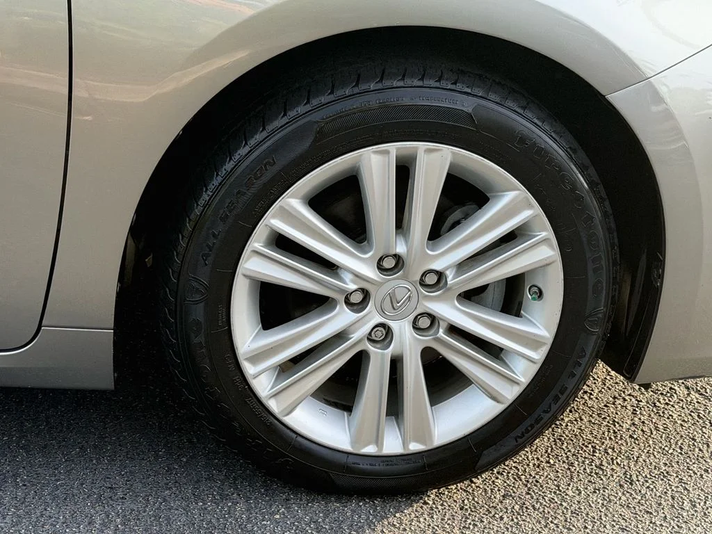 Used 2015 Silver Lexus 350 image 9