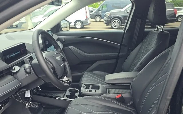 Used 2025 Shadow Black Ford Select image 9