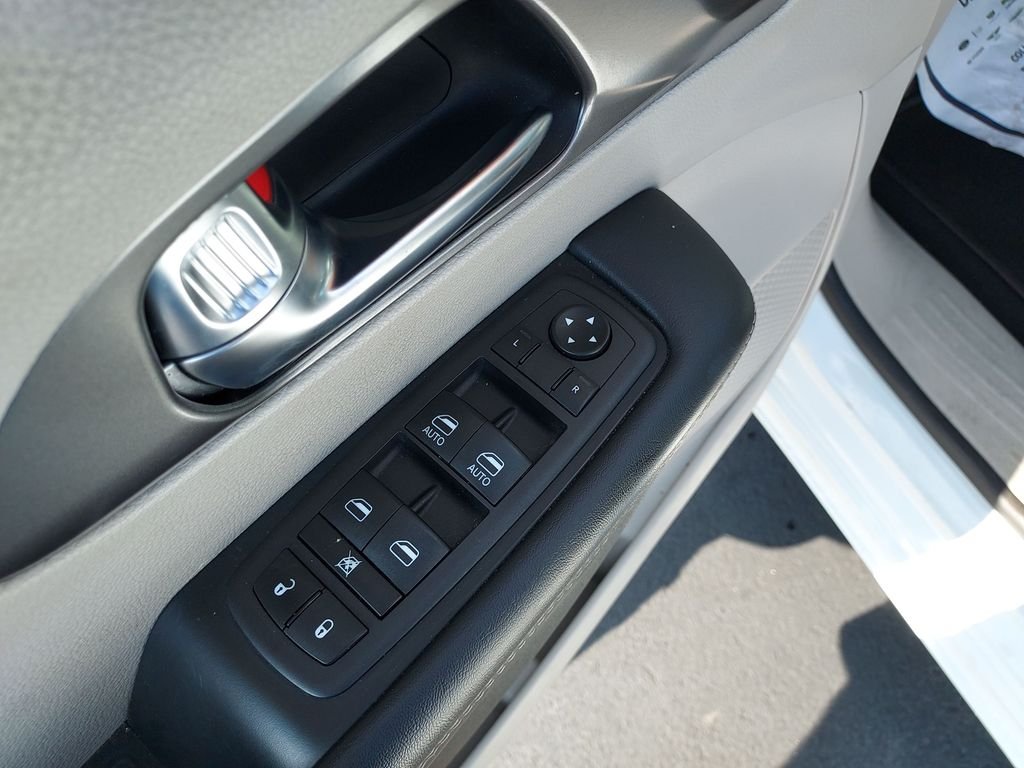 Used 2023 White Chrysler Touring L image 11