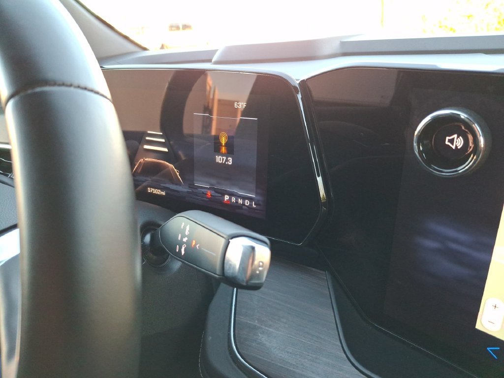 2025 Chevrolet Suburban LT - Photo 21