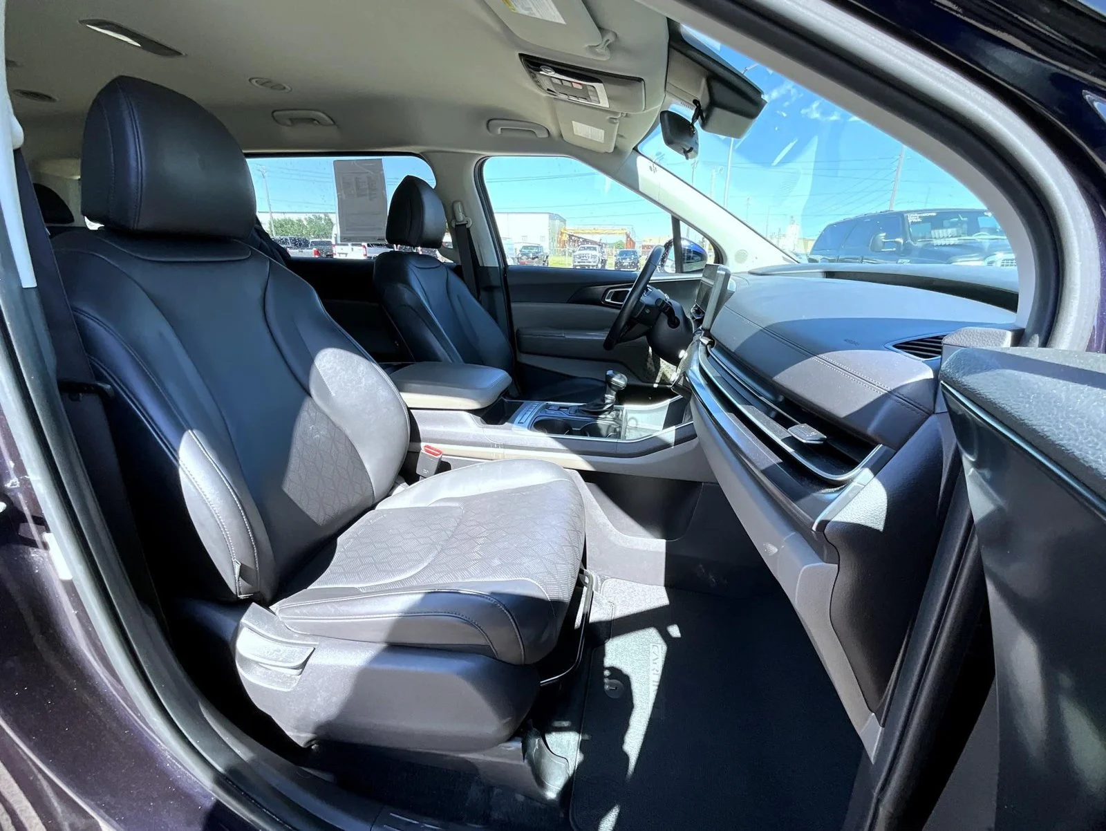 Used 2025 Blue Kia LXS image 16