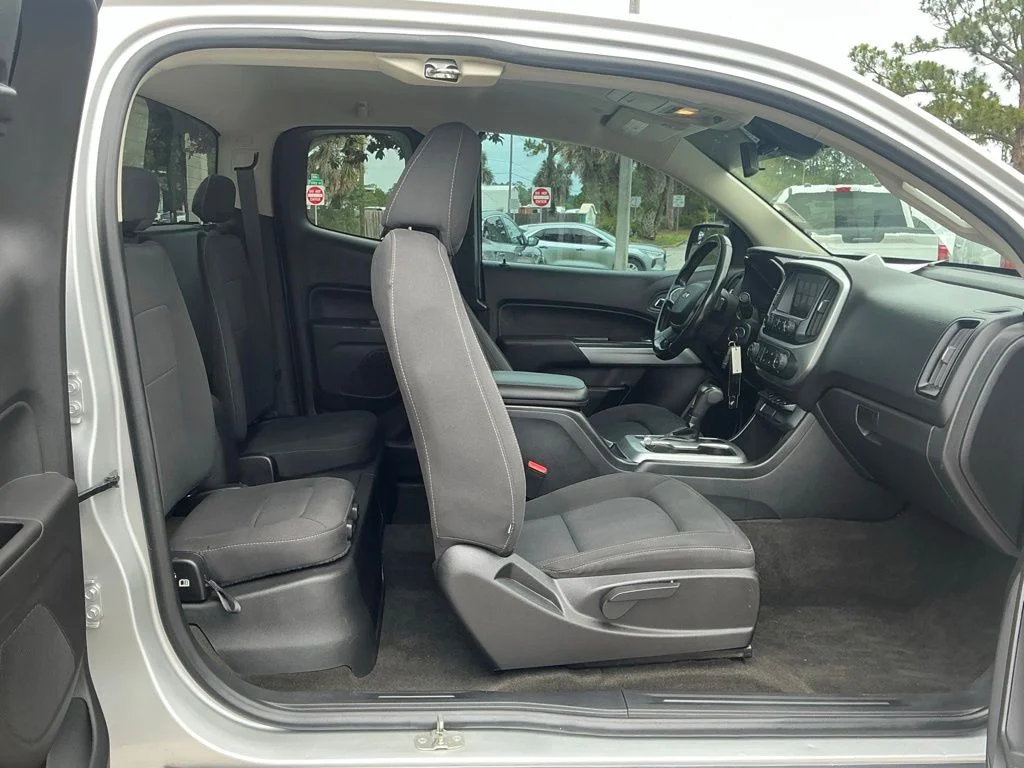 Used 2017 Silver Chevrolet LT image 33