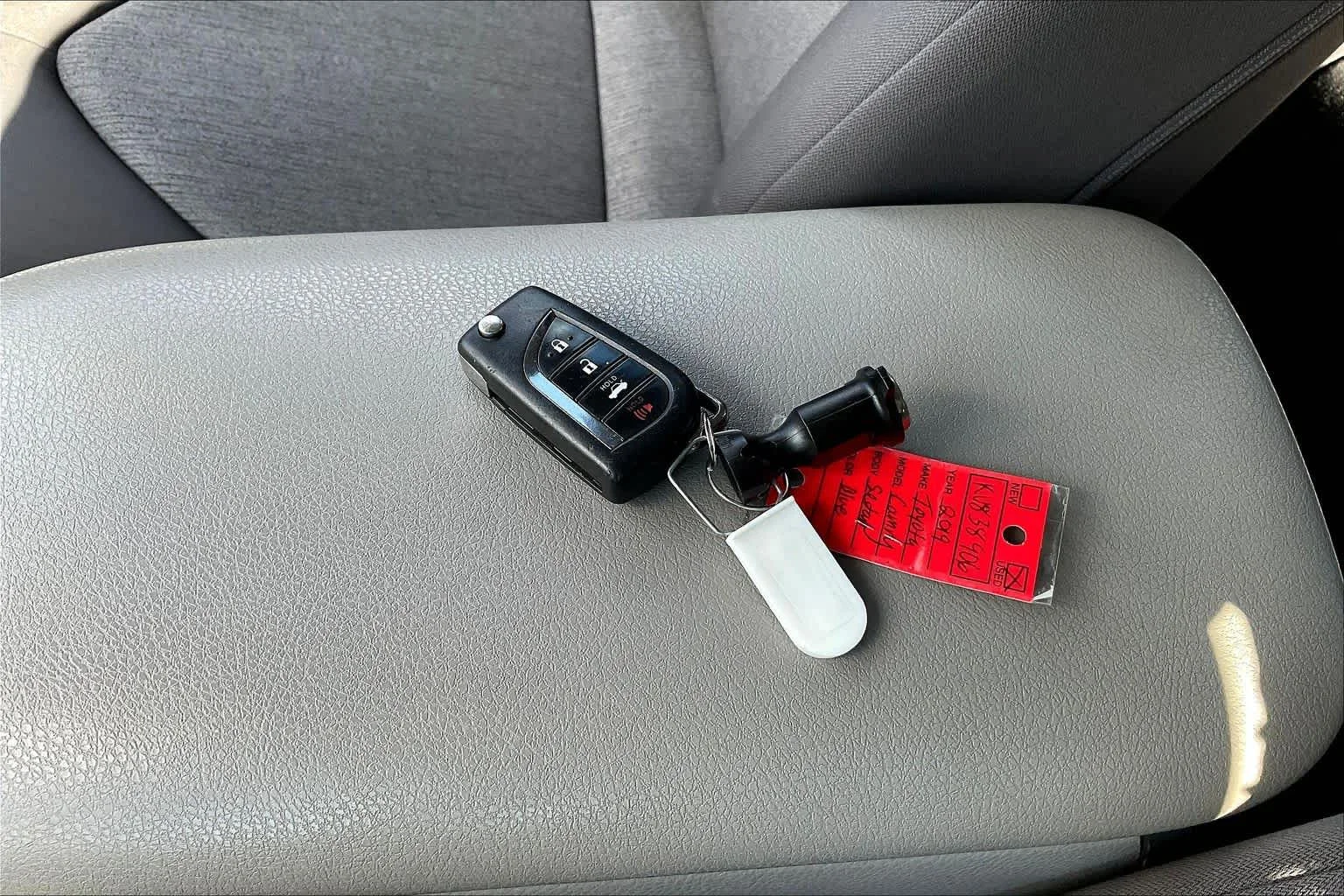 Used 2019 Galactic Aqua Mica Toyota L image 13