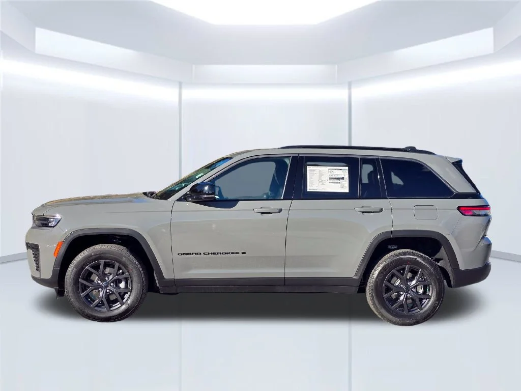 New 2027 Gray Jeep Laredo Altitude image 17