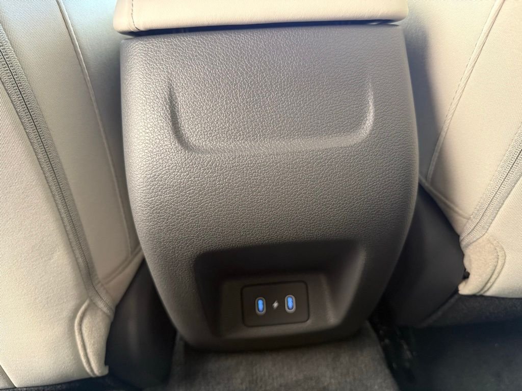Used 2024 Silver Hyundai SEL image 21