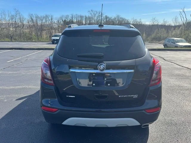 Used 2022 Ebony Twilight Metallic Buick Preferred image 4