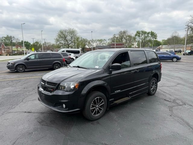 Used 2015 Black Dodge SXT image 3