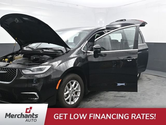 Used 2025 Black Chrysler Select image 55