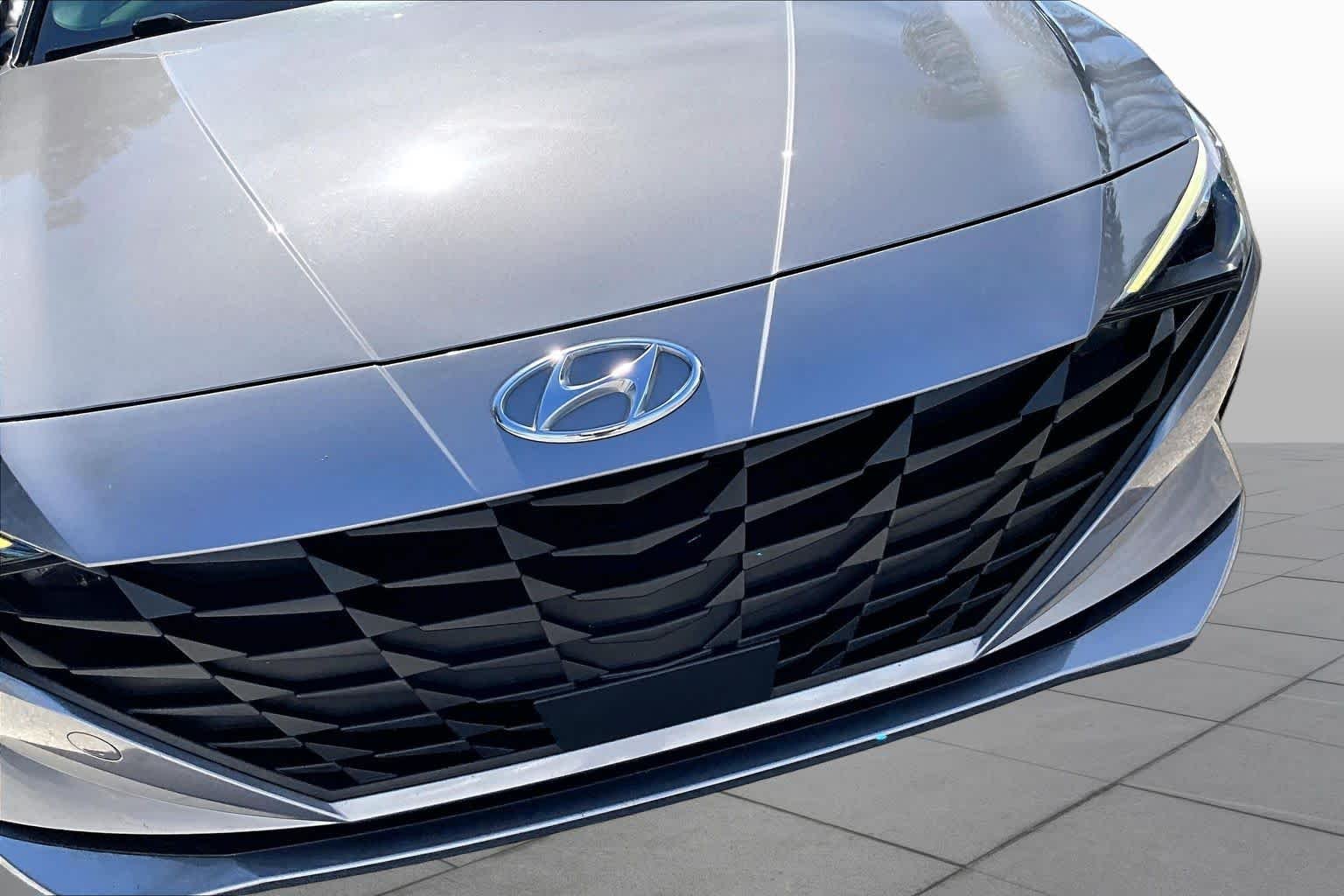 Used 2021 Fluid Metal Hyundai SEL image 30