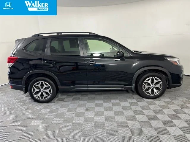 Used 2020 Crystal Black Silica Subaru Premium image 9