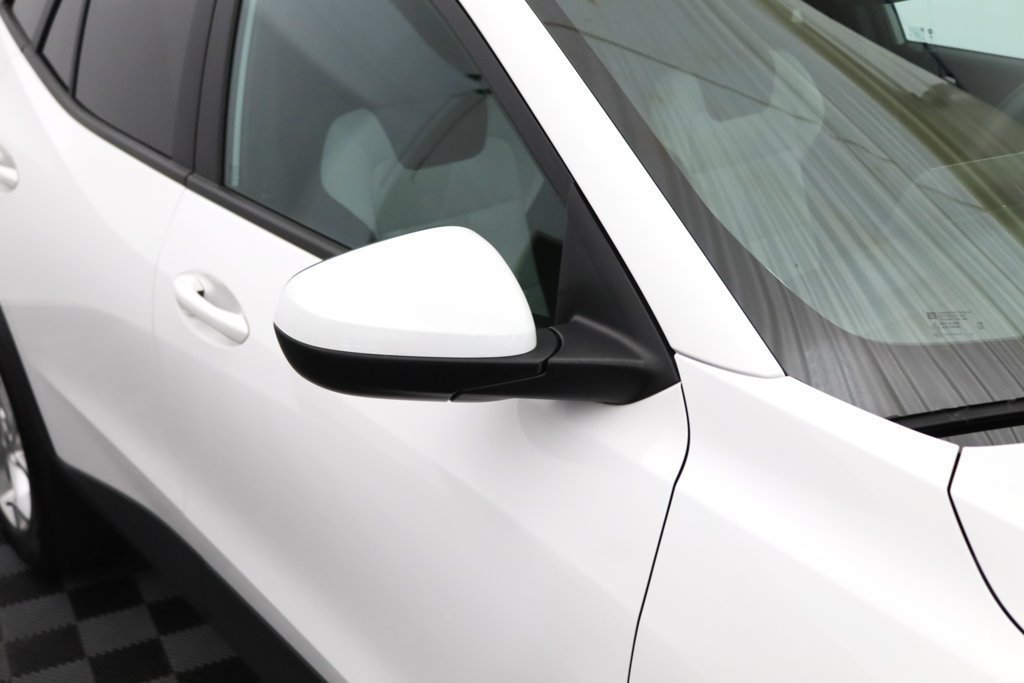 2025 Chevrolet Trax LS - Photo 9
