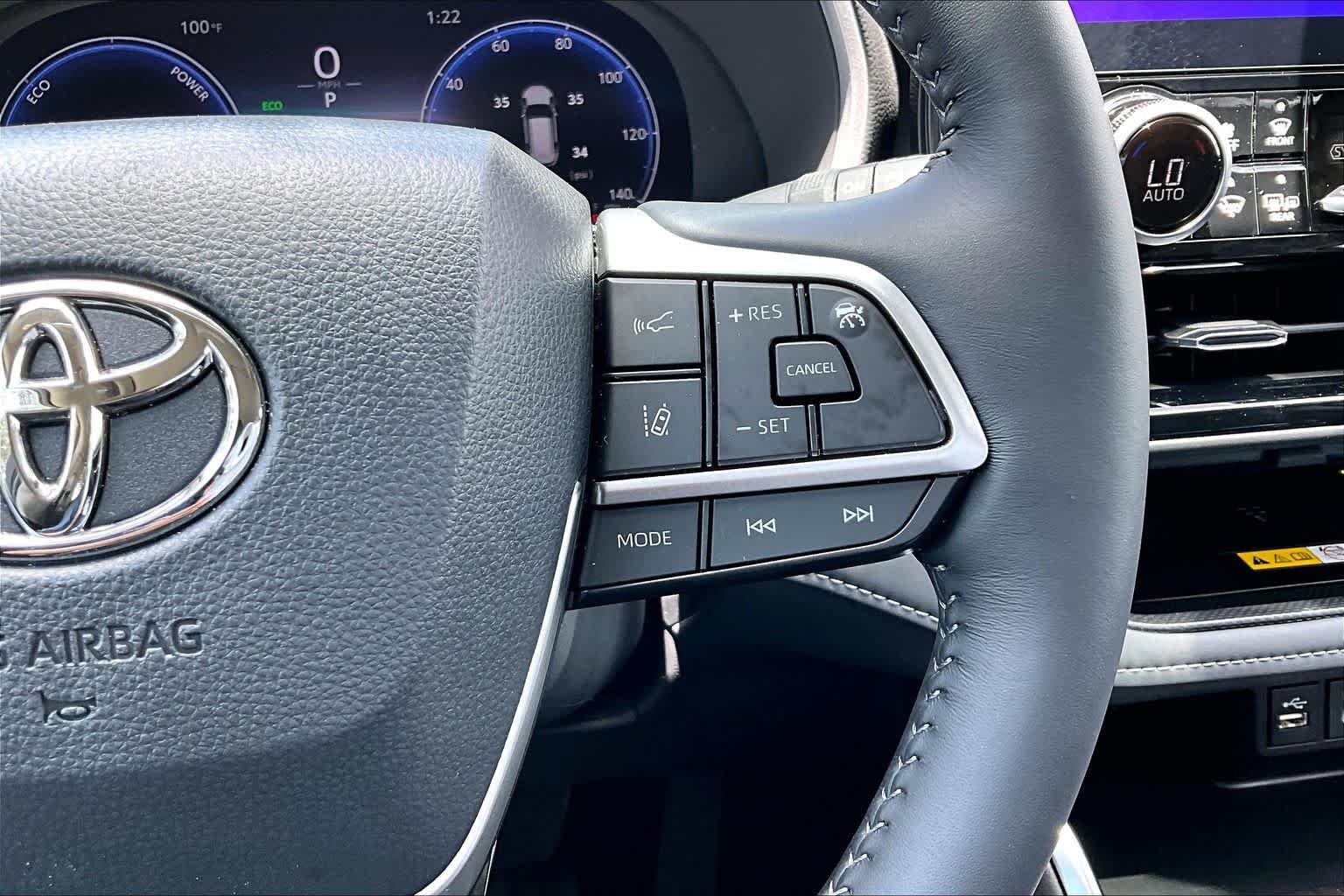 Used 2025 Wind Chill Pearl Toyota Hybrid Limited image 23
