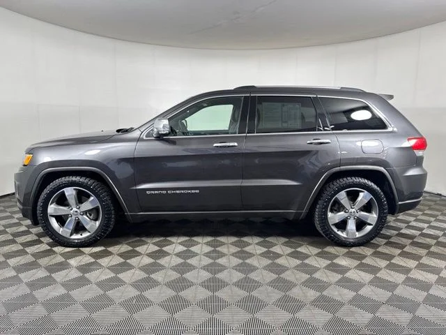 Used 2016 Granite Crystal Metallic Clearcoat Jeep Overland image 7