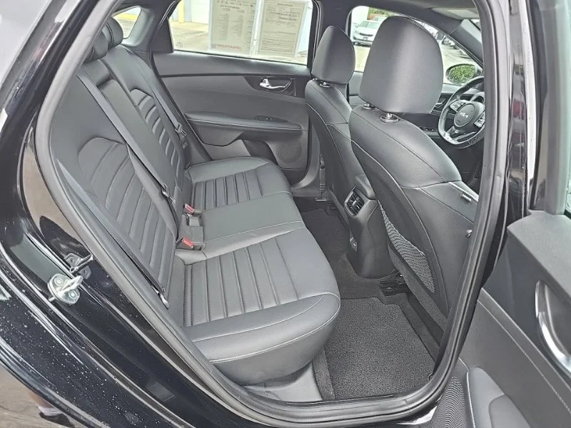Used 2023 Black Kia GT-Line image 31
