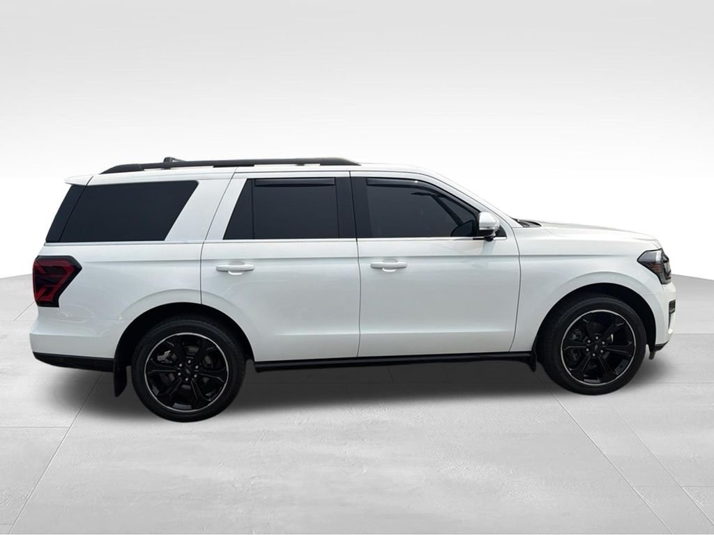 Used 2022 White Ford Limited image 6