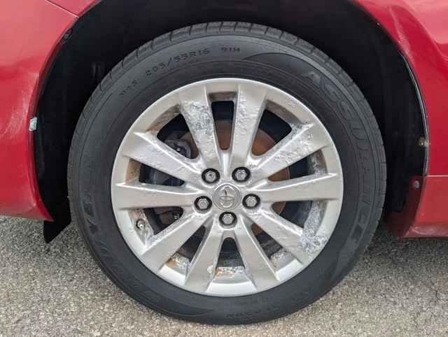 Used 2009 Red Toyota  image 26