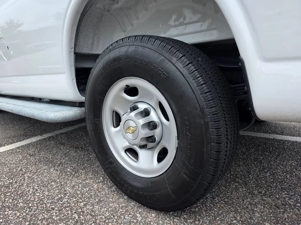 Used 2025 Summit White Chevrolet WT image 25