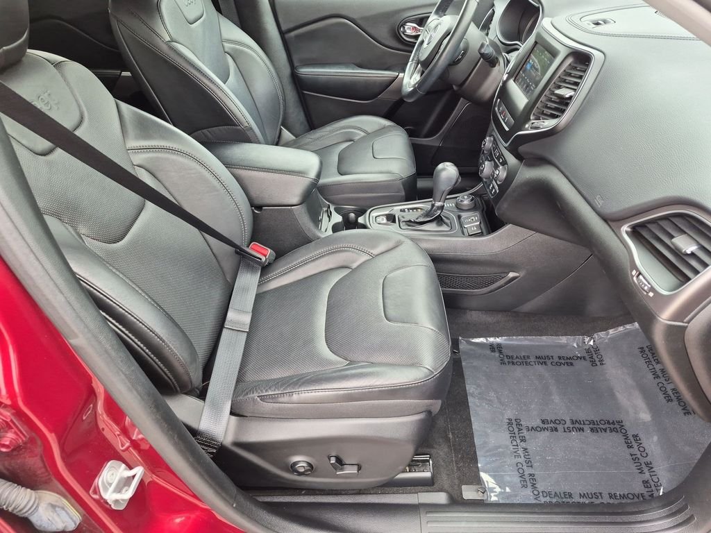 Used 2021 Red Jeep Latitude Lux image 27