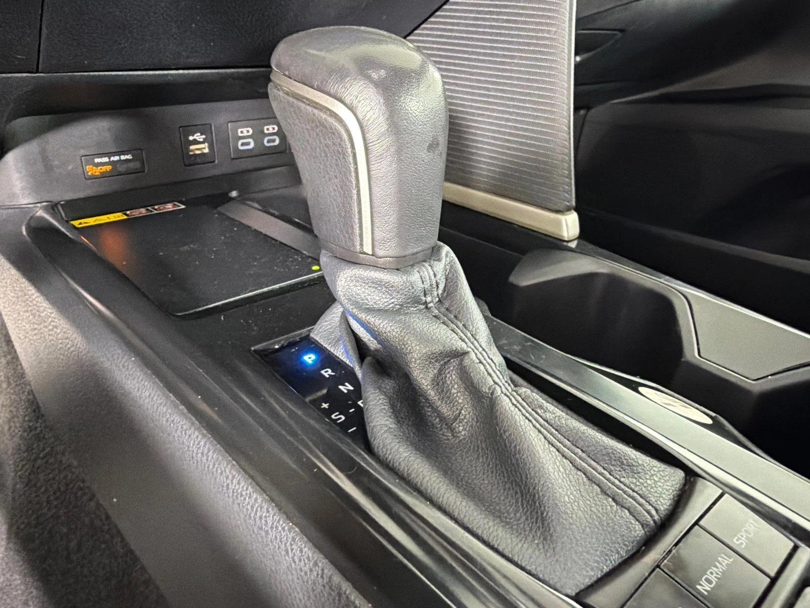 Used 2025 Midnight Black Metallic Toyota SE image 30