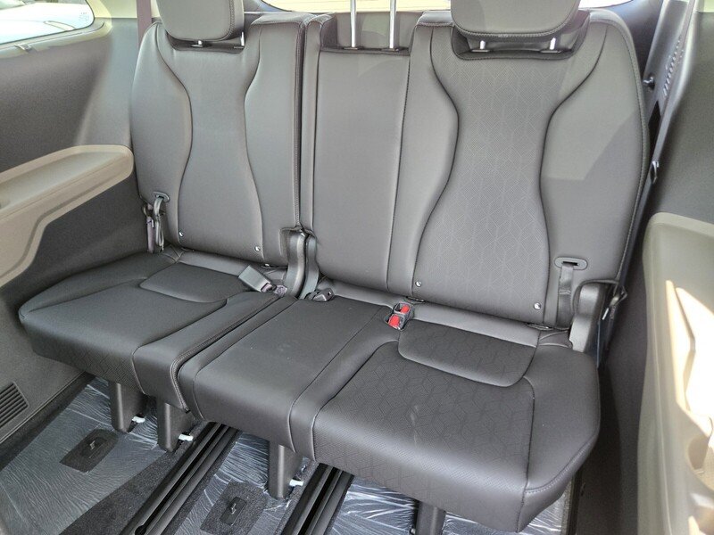 New 2026 Snow White Pearl Kia EX image 8