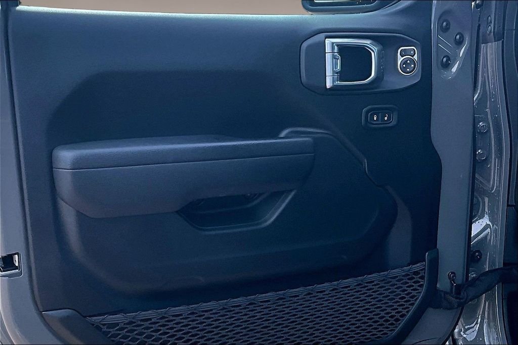 Used 2022 Gray Jeep Rubicon image 18
