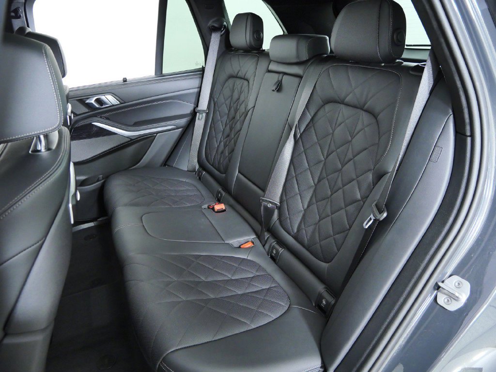 Certified Used 2024 Dravit Grey Metallic BMW M60i image 34