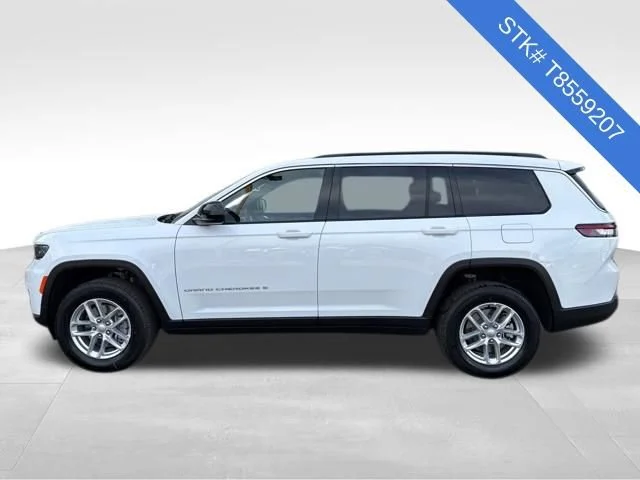 New 2026 Bright White Clear-Coat Exterior Paint Jeep Laredo image 4
