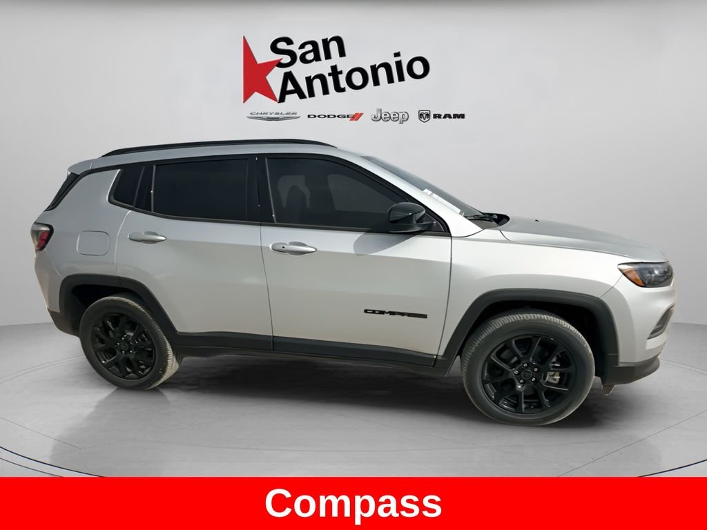 New 2026 Silver Zynith Metallic Clear-Coat Exterior Paint Jeep Latitude image 17