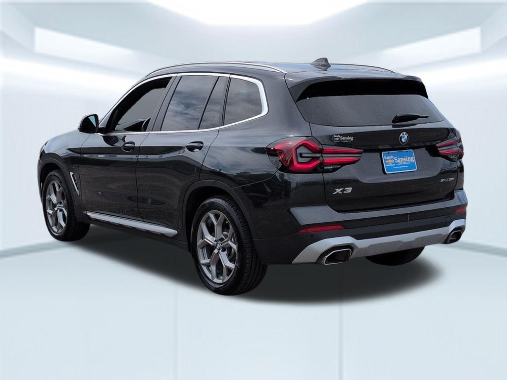 Used 2024 Gray BMW xDrive30i image 3