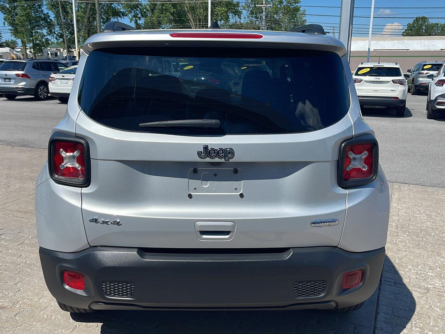 Used 2021 Glacier Metallic Clearcoat JEEP LATI image 5