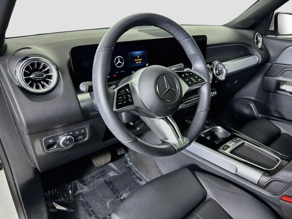 Used 2025 White Mercedes-Benz GLB 250 image 9