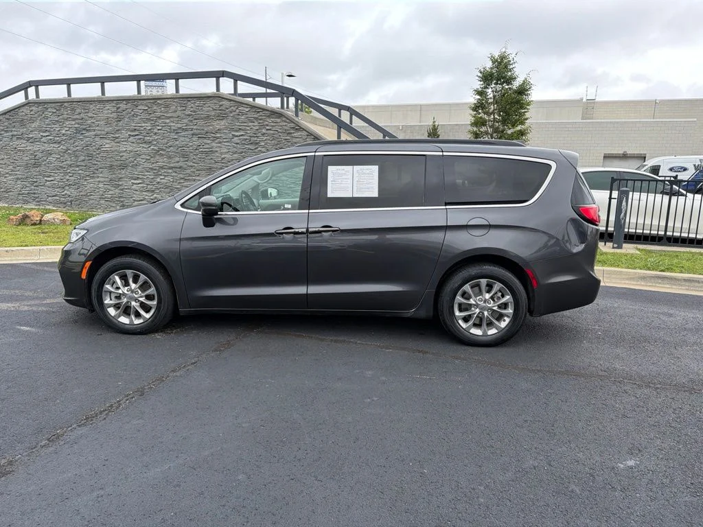Used 2022 Gray Chrysler Touring L image 4