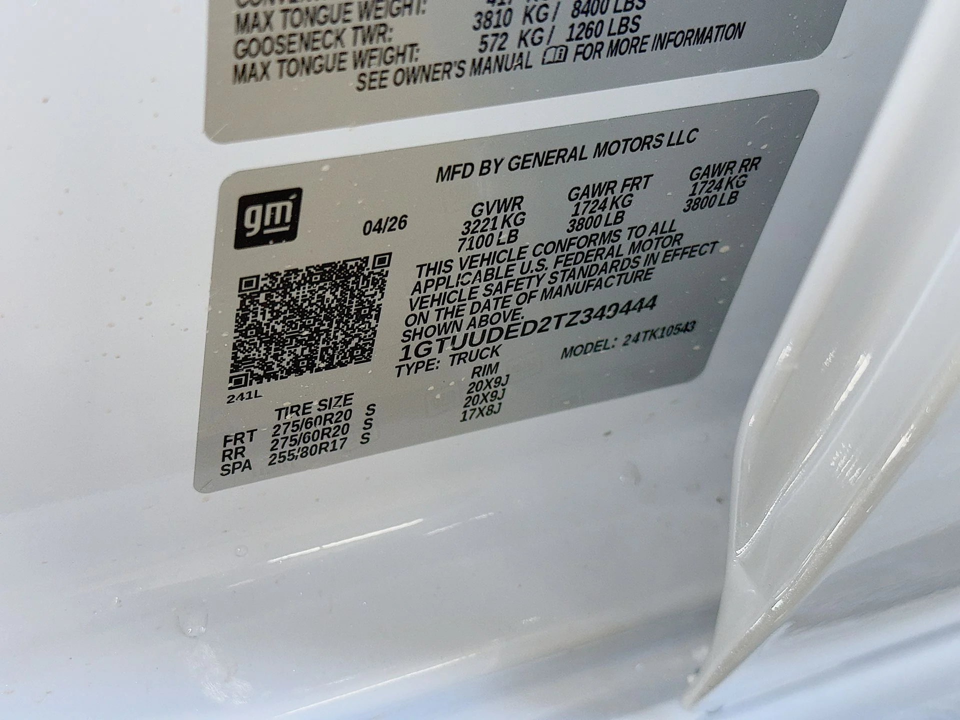 New 2026 Glacier White Tricoat GMC SLT image 34